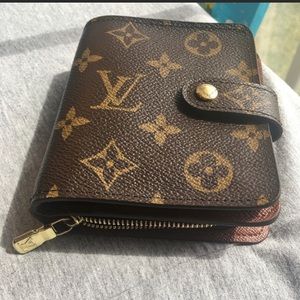 Authentic Louis Vuitton wallet 4.5 inch x 4 inch x 1.25 inch